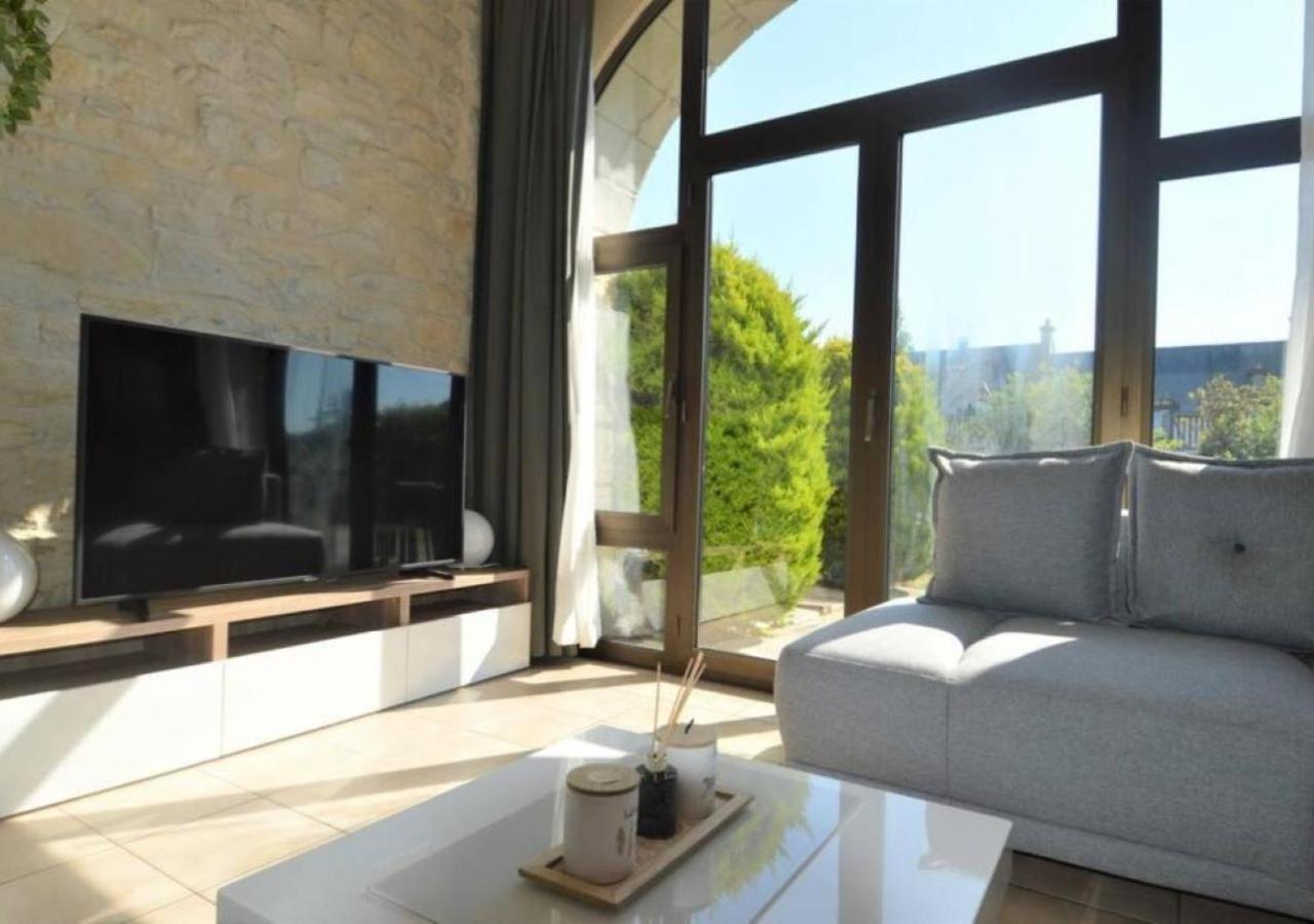 Appartement Lumineux Et Cosy Avec Jardin Vue Sur Chateau Pres Port En Bessin, Bayeux Et Omaha Beach Commes Екстер'єр фото